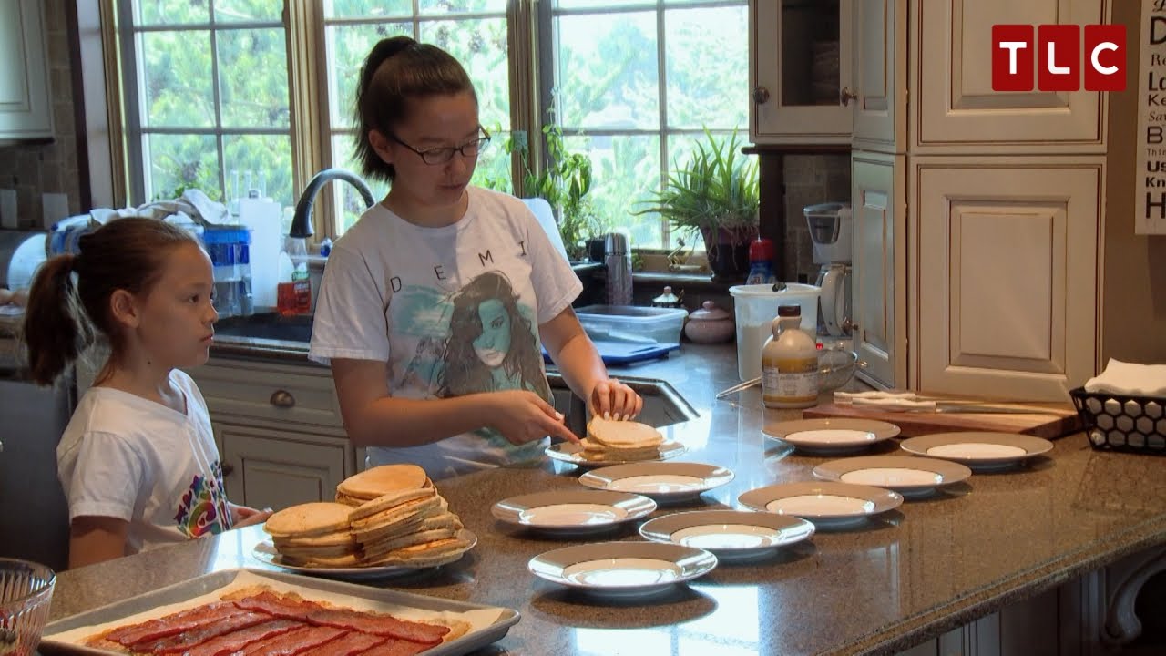Sibling Rivalry or Love...But Always Breakfast | Kate Plus 8