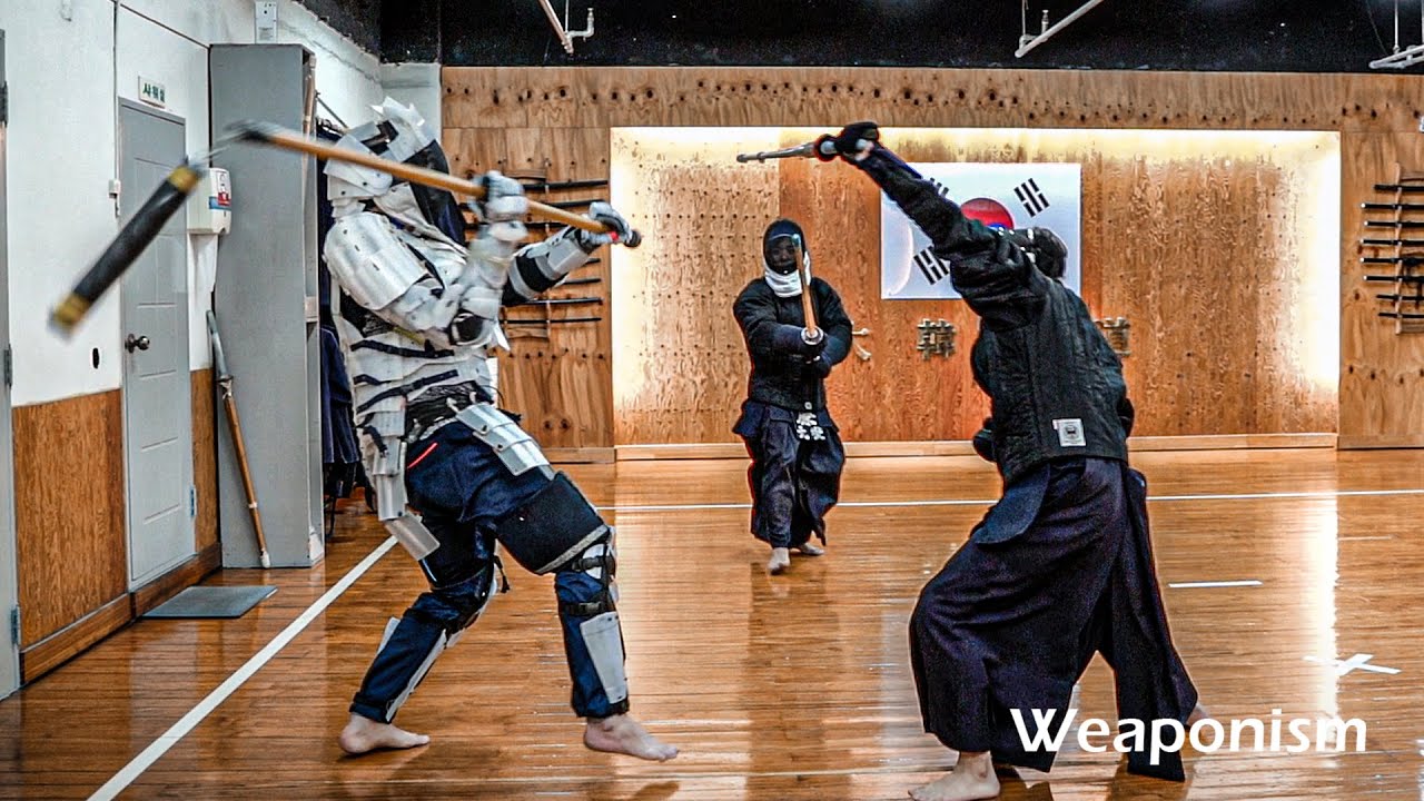 Korea's Giant Flail vs 2 Swordmen