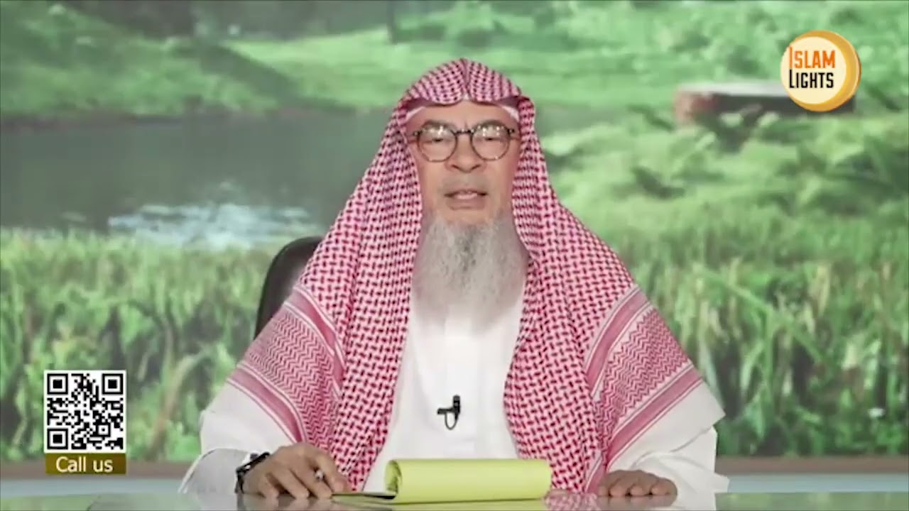 Следует ли оставаться на месте молитвы, чтобы завершить азкар? Шейх Асим Аль Хаким