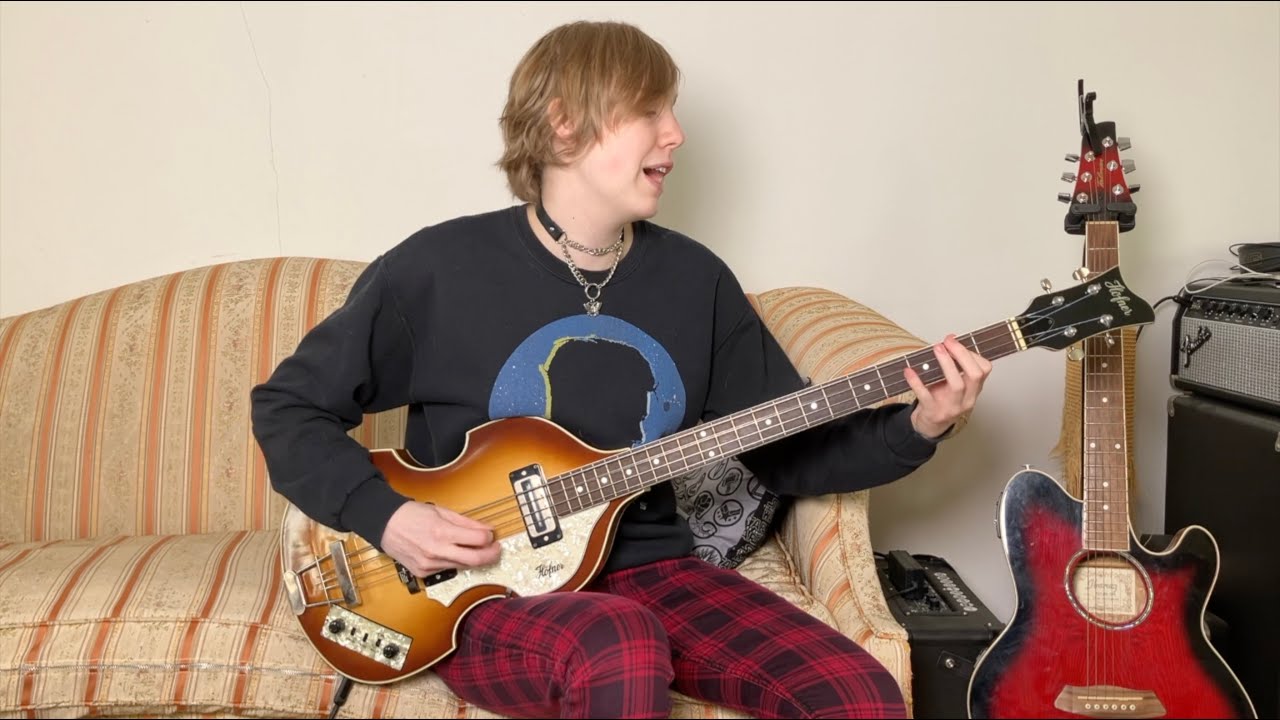 Hey Bulldog - The Beatles (bass cover)