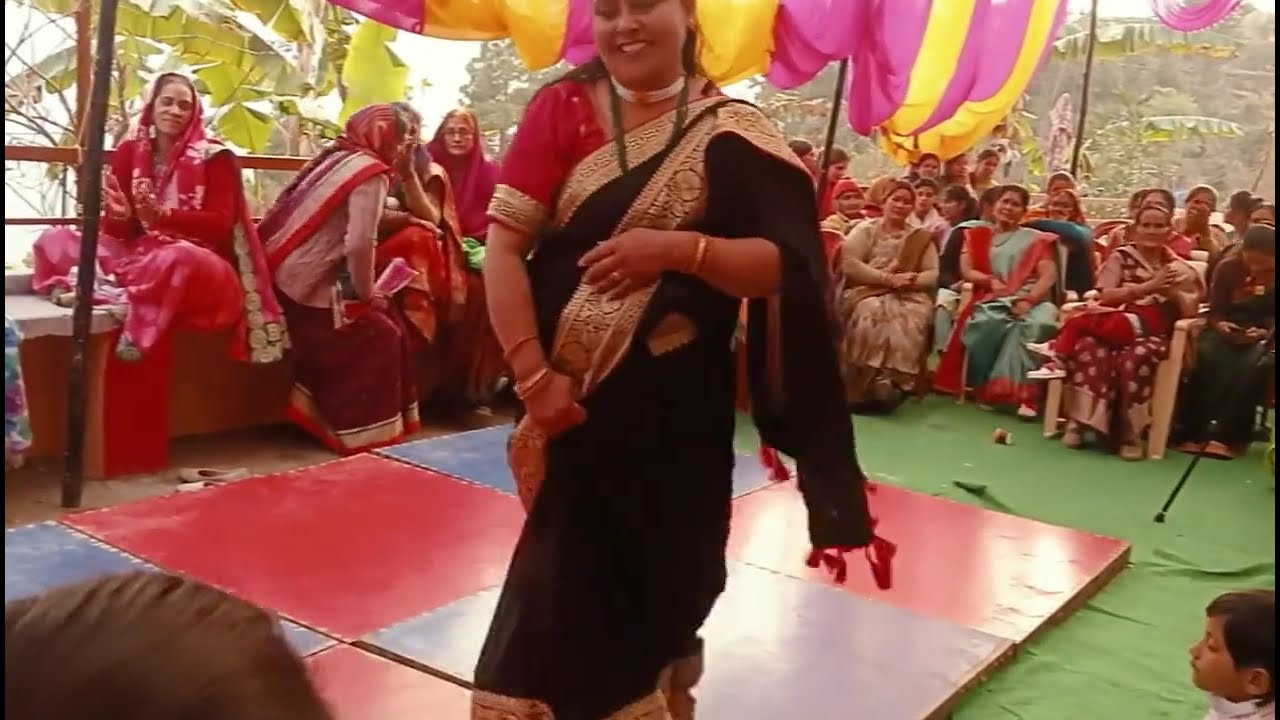 गांव की महिला संगीत में💐 एक से एक बढ़कर डांसर🌸ladies sangeet#viral video#Pahadi channel👍👍