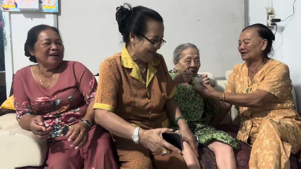 Má 2- Má 3 về ngủ với Ngoại 