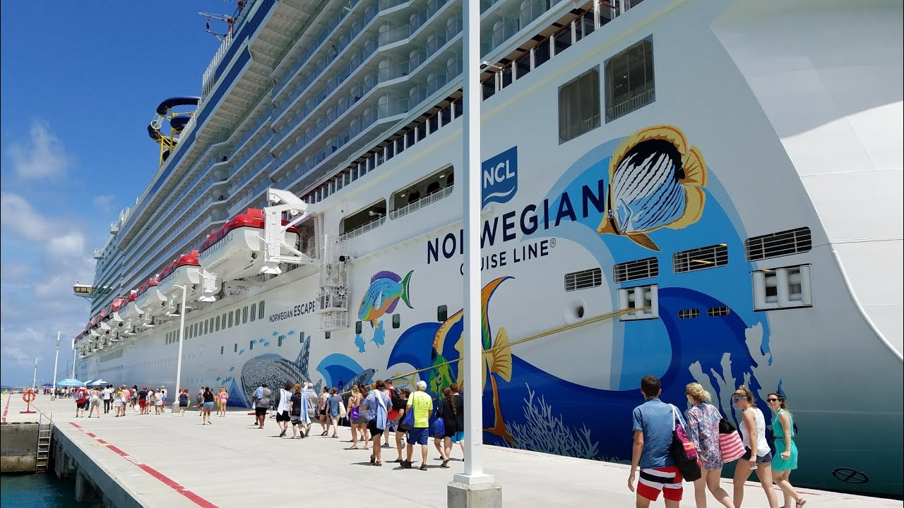 Room tour of NCL Escape Balcony Cabin 9322 AFT.