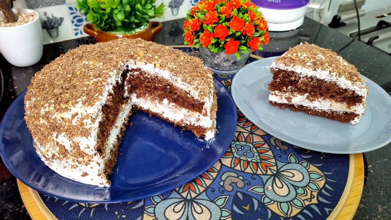 مطبخ ام وليد / للناس اللي تحب الوصفات السهلة البسيطة هاذ الكيكة ليكم شوكولا🍫محشية كريمة و موز 🍌بننة😋