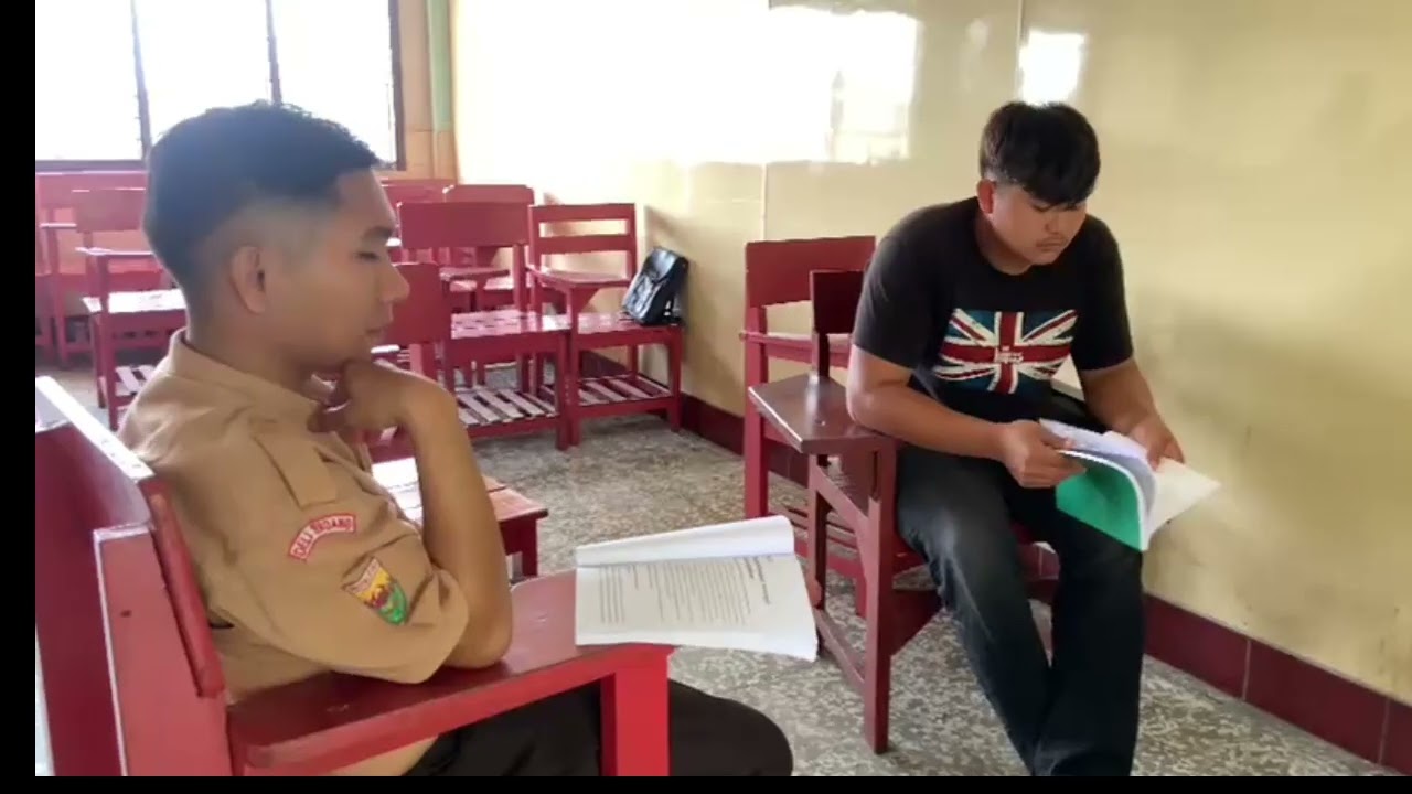 “Hai teman-teman, kali ini aku jelasin pengertian kode etik dan organisasi profesi keguruan.”