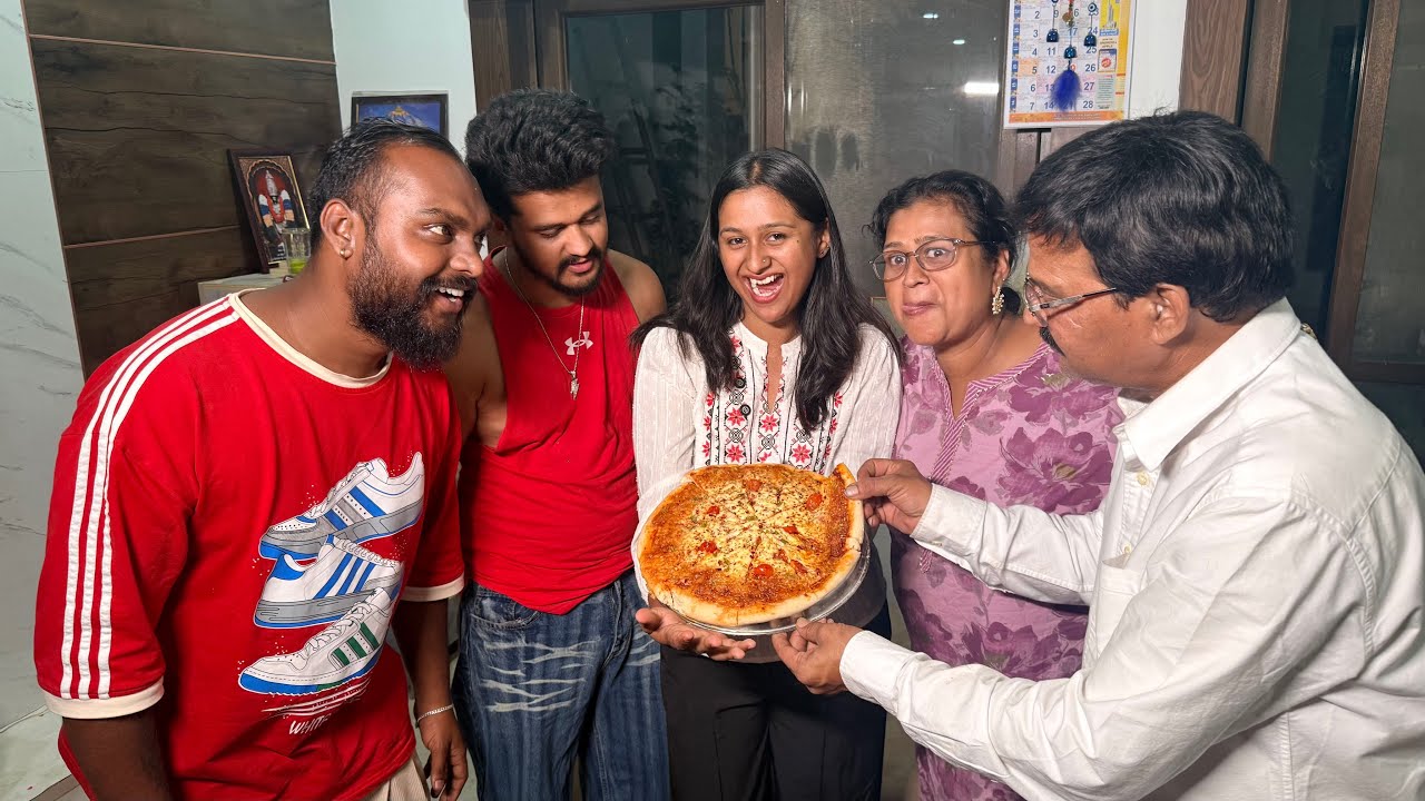 Full Kusha yellaru Pizza Margherita for family #pizza#homemadepizzasaucerecipe#pizzabaserecipe#