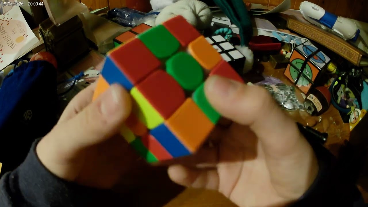 Je résous un rubik's cube