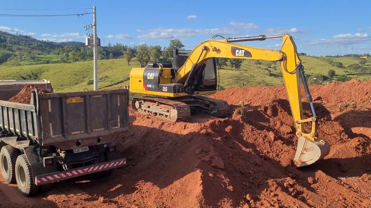 ESCAVADEIRA CAT 313D2GC
