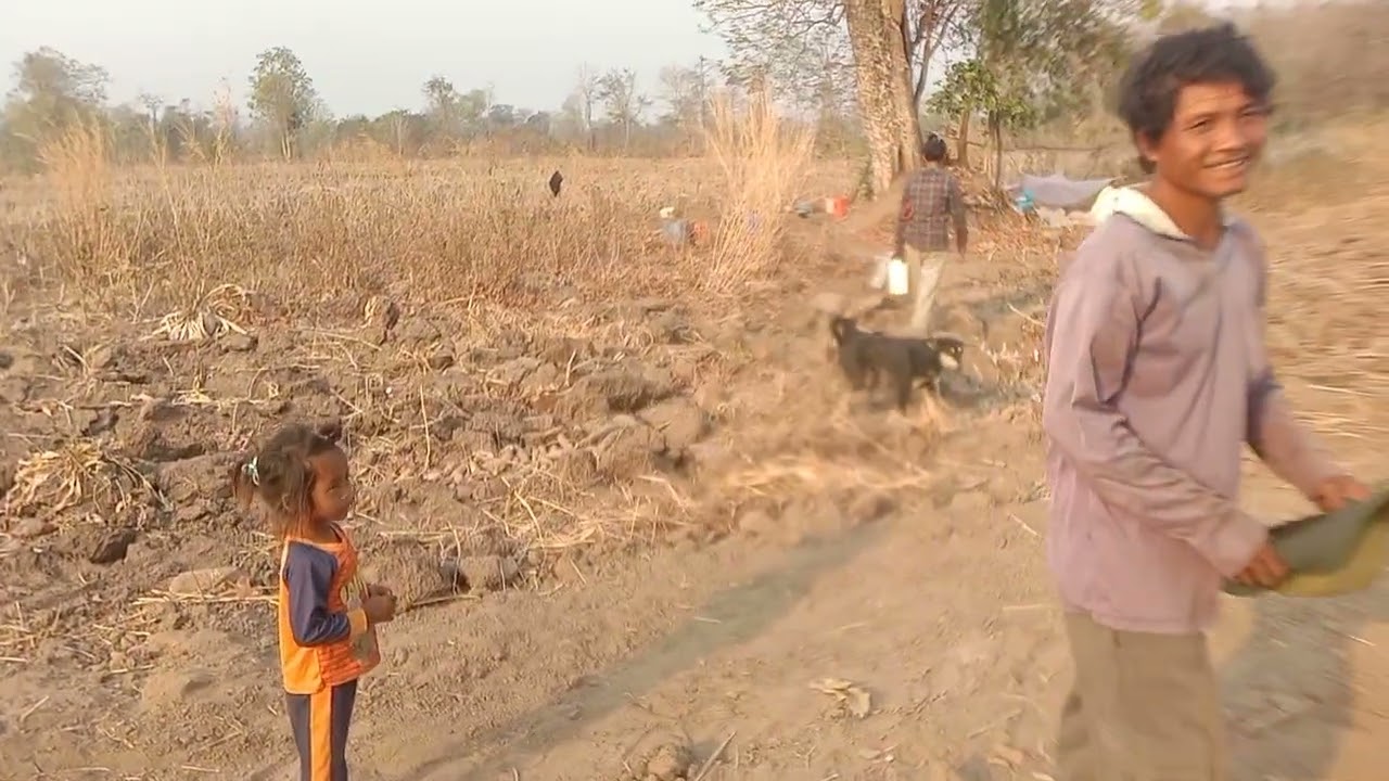 មកសុីឈ្នួលធ្វើដំឡូងប៉ះចំសុតតែបំណែកខ្អមឆ្នាំងបុរាណ