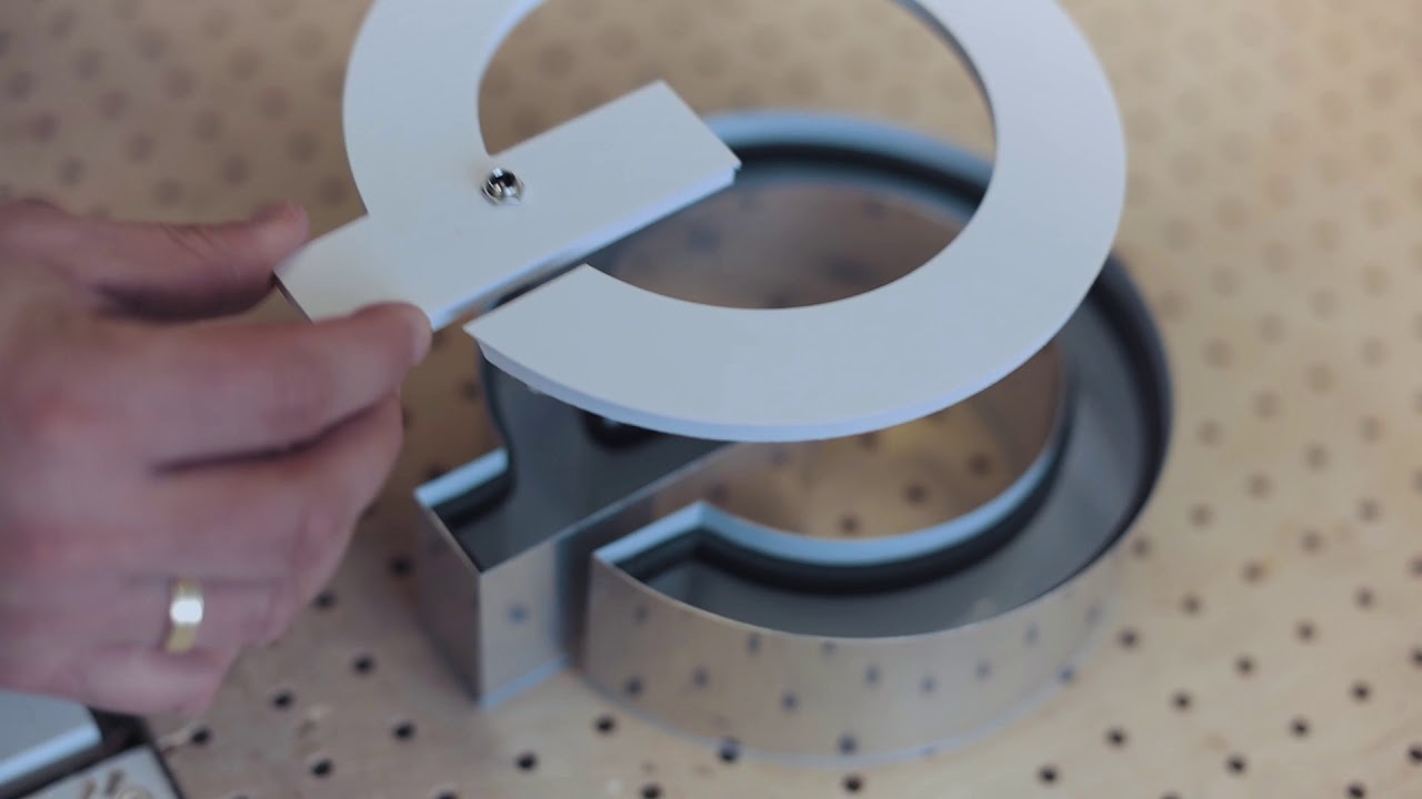 Production of 3D letters with LED lighting | Produkcja przestrzennych liter 3D z oświetleniem LED