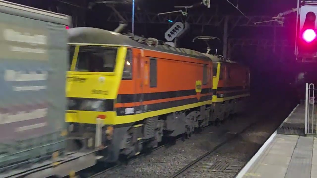 90013 & 90012 - 4S47 1915 Daventry Int Rft Recep Fl to Mossend Pd Stirling passes through Stafford