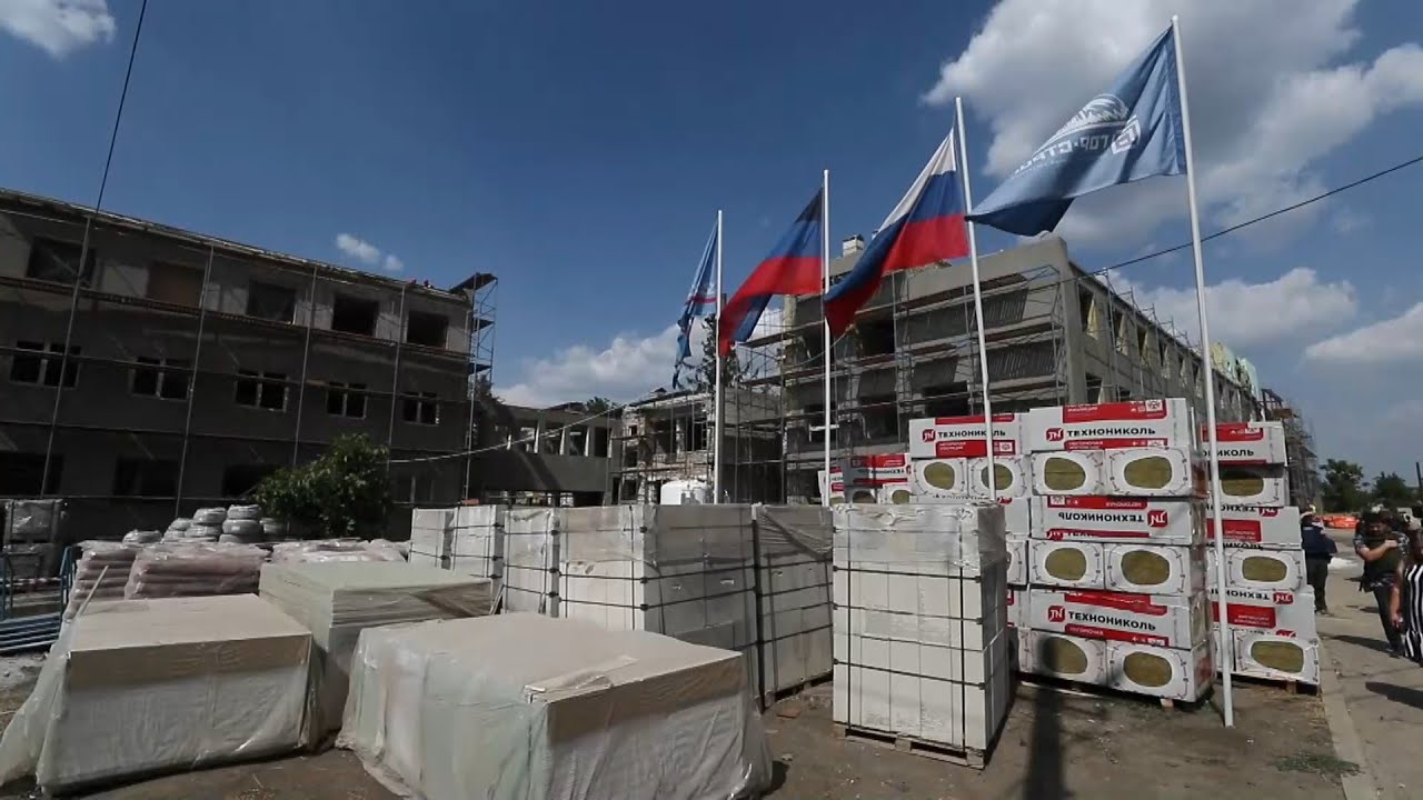 Exército russo reconstrói edifícios em Mariupol e Volnovakha, na Ucrânia