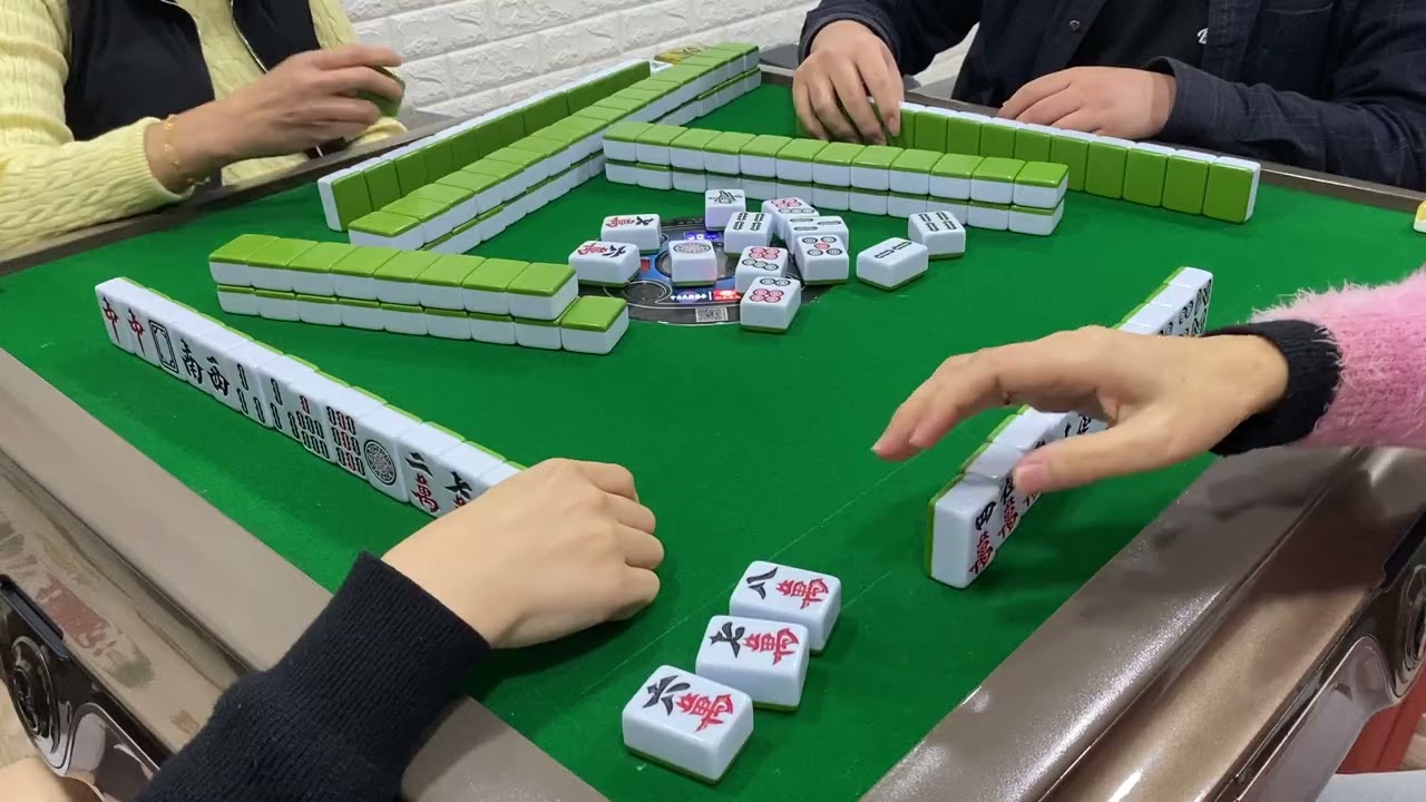 Mahjong272. 廣東牌10番512有花🀄️新人局四回之三：May姐發威😆 三家筒子兩家都大牌，仲要食得出，誇！