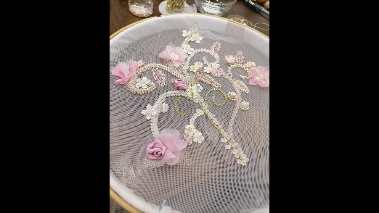 Ricamo con perle e strass a telaio - parte 1