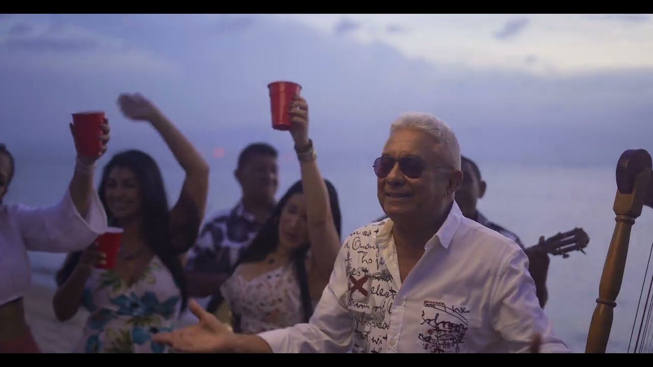 REYNALDO ARMAS MAMÁNDOLE GALLO AL TIEMPO