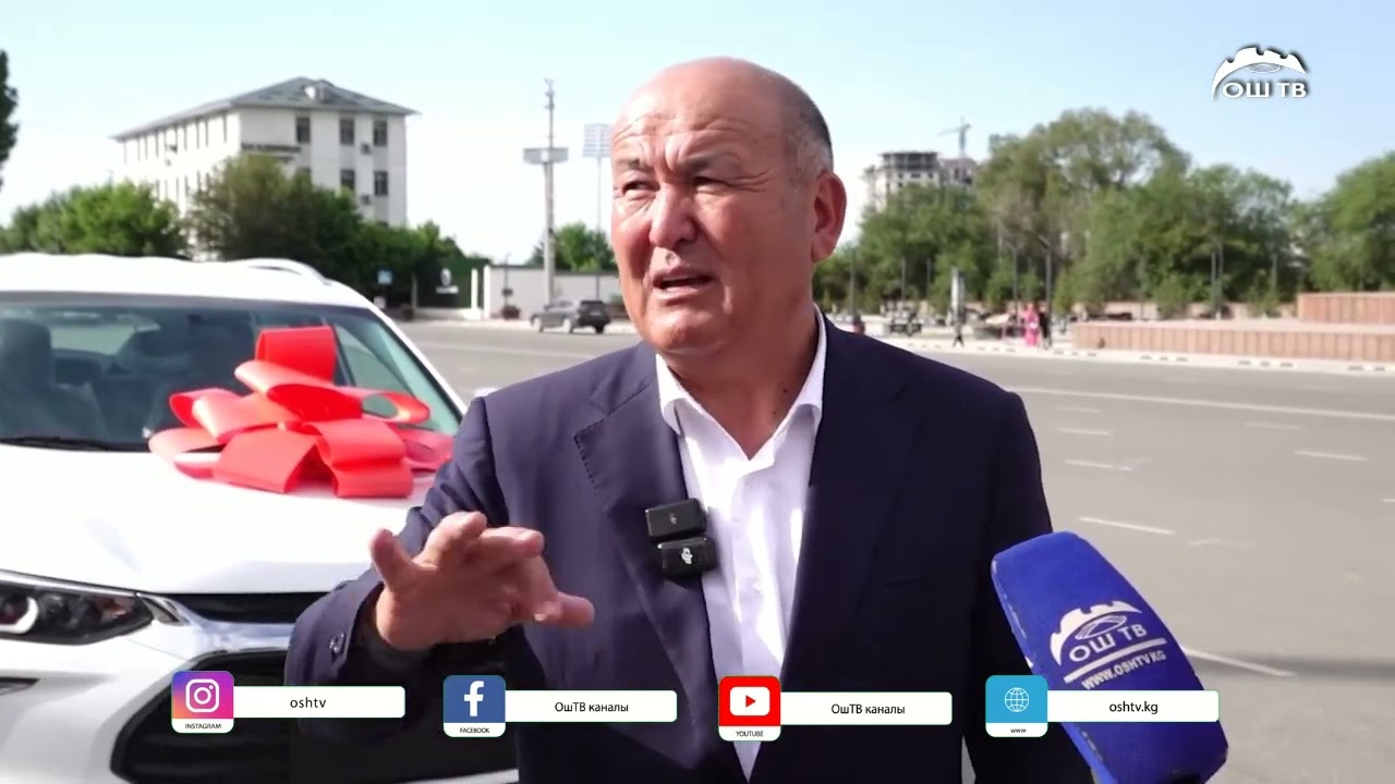 Ош шаарынын мэринин орун басарларына жана апарат жетекчиге жаңы кызматтык унаалар тапшырылды