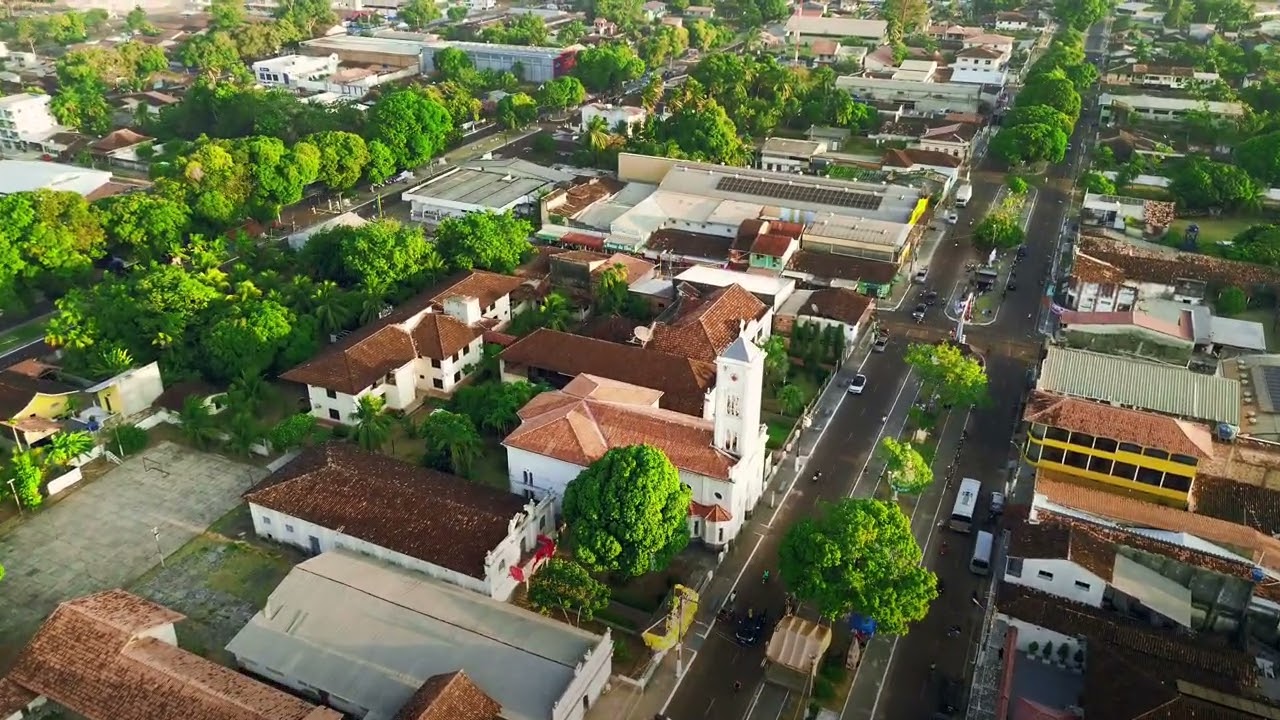 O Cora&ccedil;&atilde;o de Soure em 4K (Drone): Rio Paracauary, Mercado e Igreja Matriz!