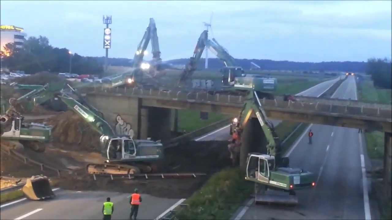 Brückenabbruch Abriss mit Bagger über die Autobahn Max Wild 2013 Bridge Demolition Teil 1/3
