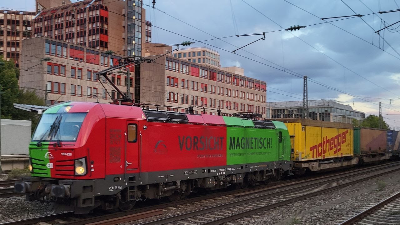 Zugverkehr in München-Heimeranplatz: Mit den TXLogistik-Vectron "Vorsicht magnetisch"