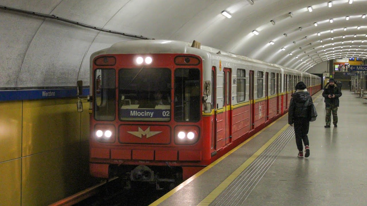 Przejazd (Train Window View) [車窓]: Метровагонмаш 81-717.3/714.3 #02 Metro Warszawskie - Linia M1