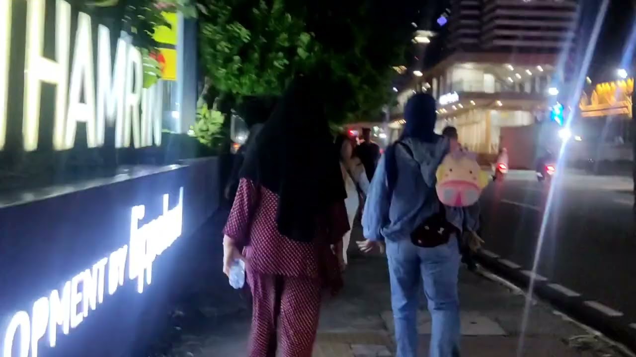 Wah! Akhir Tahun Jalan Thamrin Jakarta Pusat Hingga Mall Sarinah Di Padati Pejalan Kaki & Kemacetan!