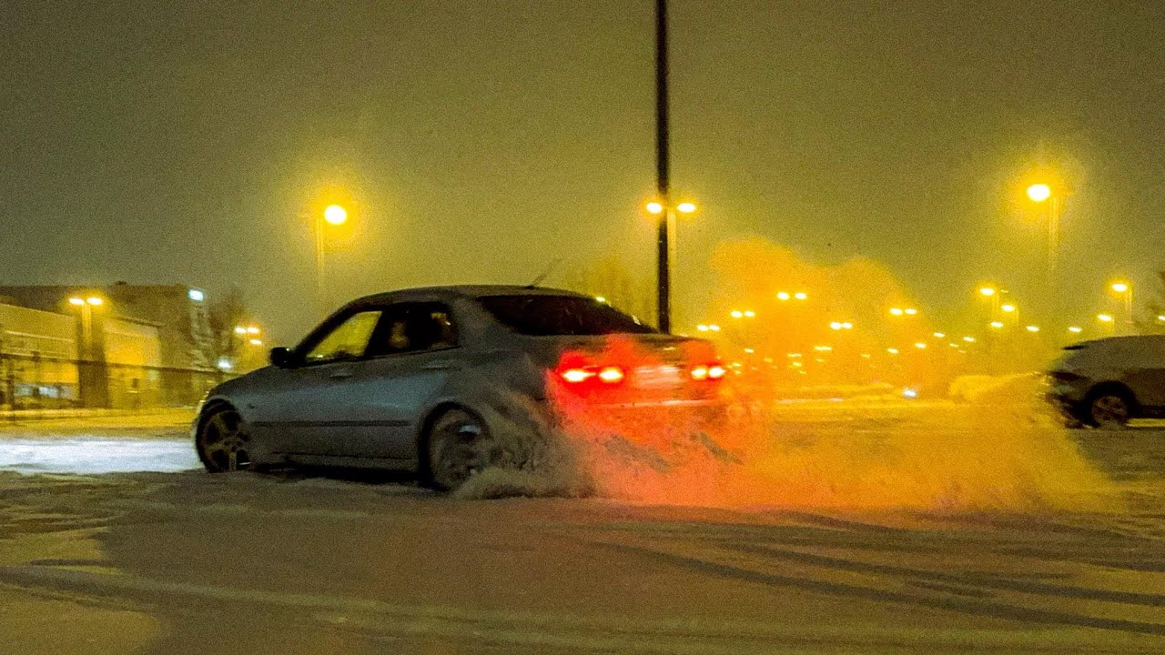 Szórakozás hóban a lexusautóval (Lexus IS200)
