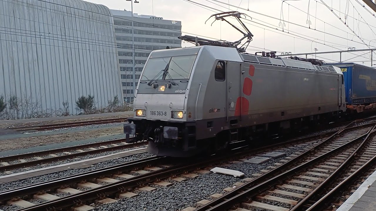 25/1/26:👍HSL 186 363 komt met Rzepin Tbi-shuttle rustig door Hengelo ri Bad Bentheim e.v.