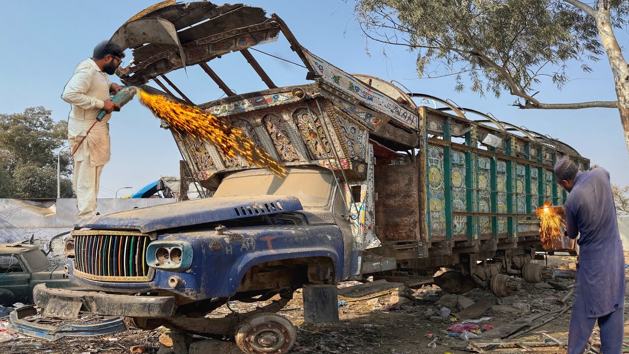 Many Years Old Rusty BEDFORD Truck Restoration // 10 Wheeler Truck Rebuilding Complete Process