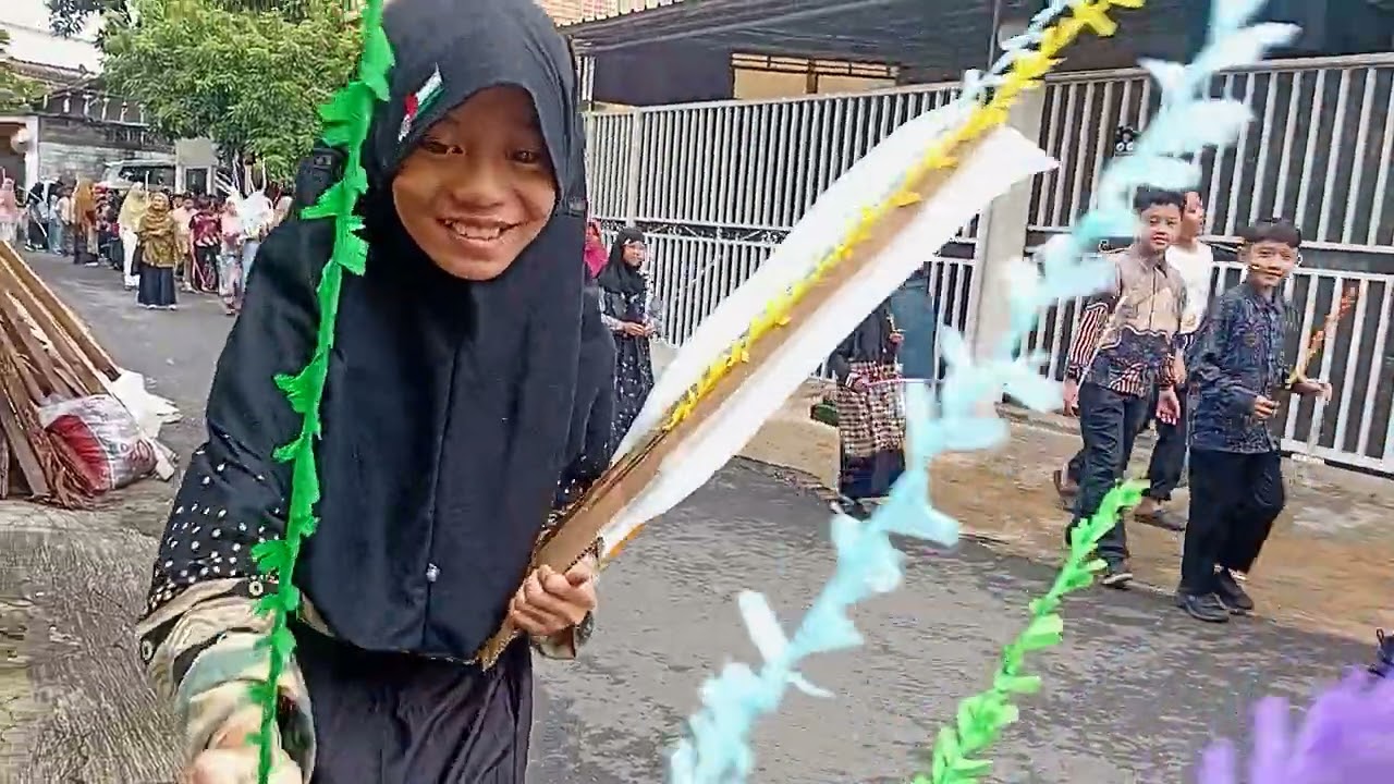 Lagi liat arak,,kan anak sekolah benyambut ramadan