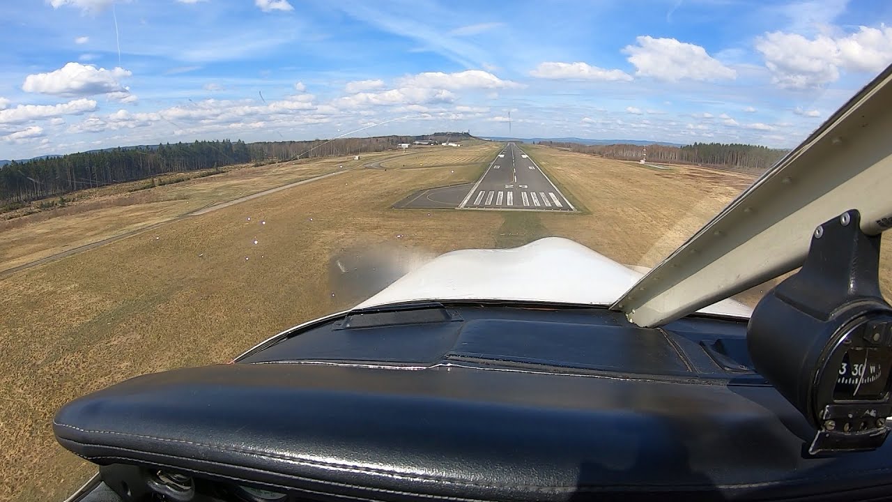 Piper PA-28 landing at Karlovy Vary Airport LKKV / CZ