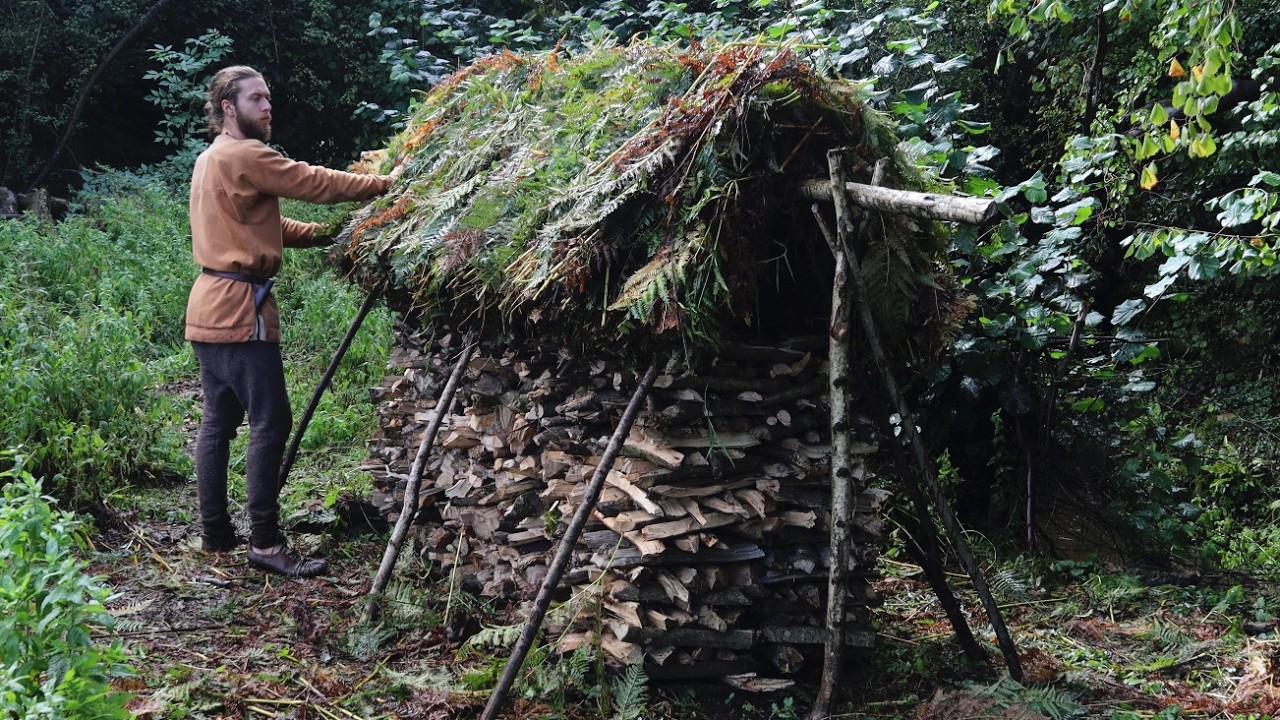 Chopping Firewood and Building a Medieval Cordwood Stack with Bracken Roof | Anglo-Saxon Coppicing