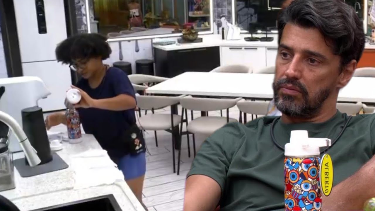 Milena pega água da garrafa do Cawboy para jogar no cabelo 😱 