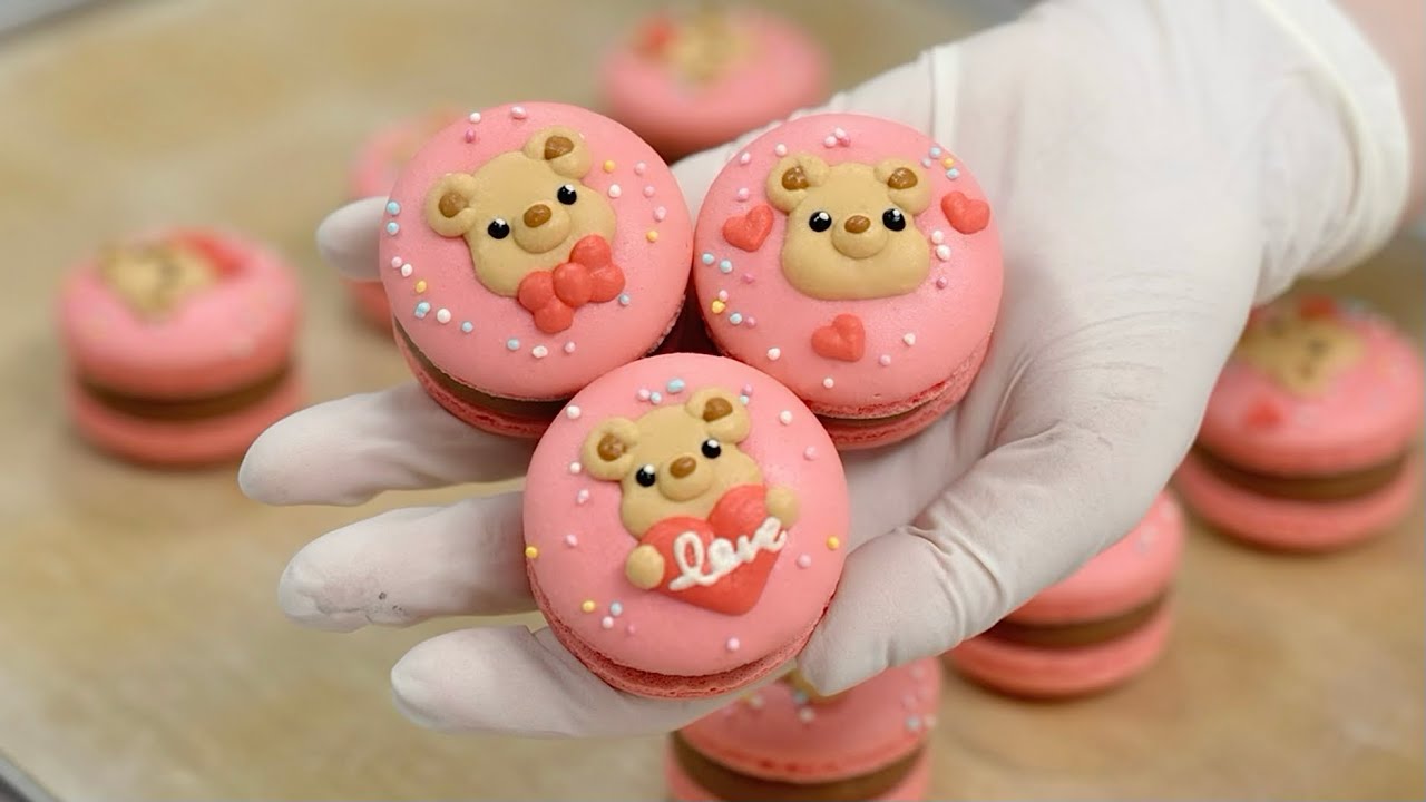 Cute Heart Bears in Round Macarons (No template required)