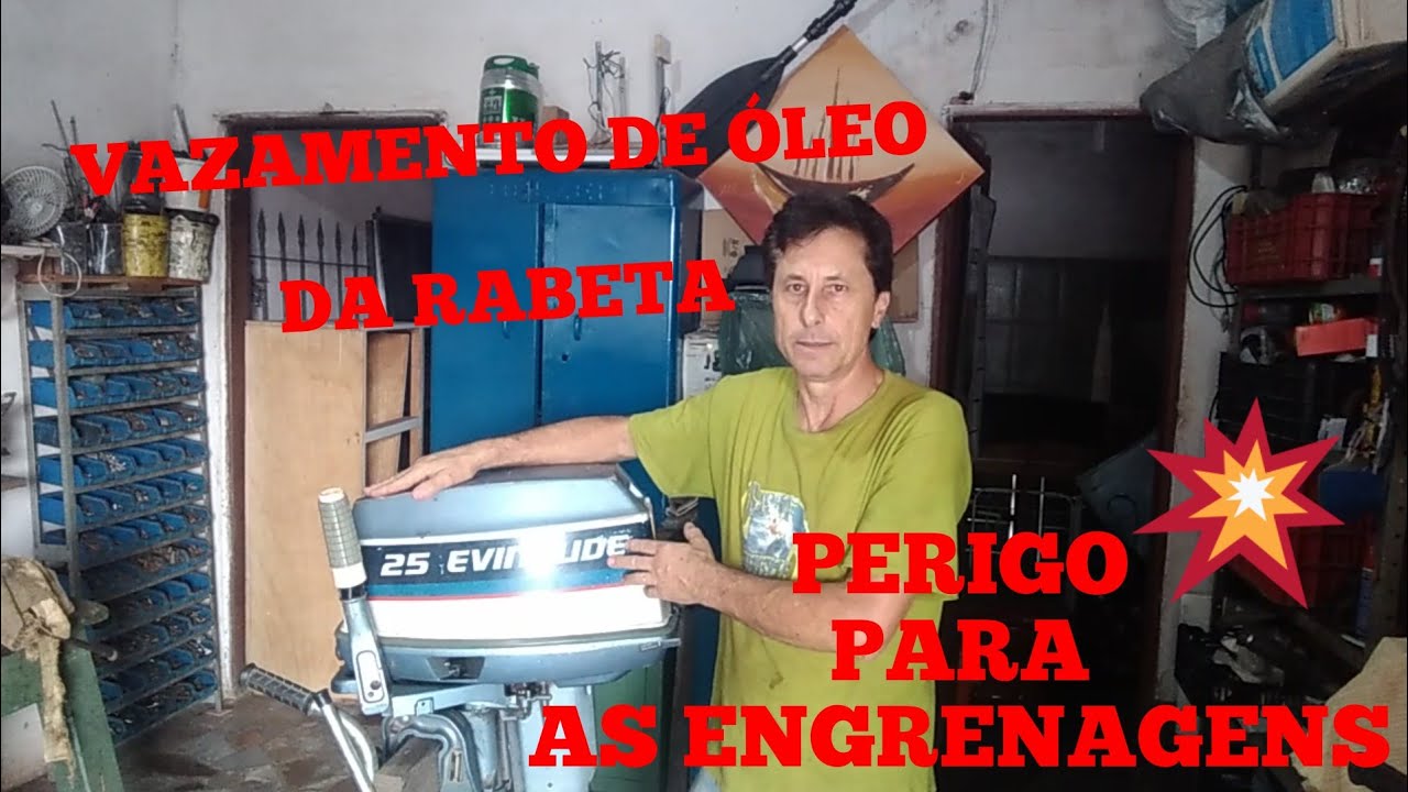 MOTOR EVINRUDE 25 HP com vazamento de óleo da rabeta