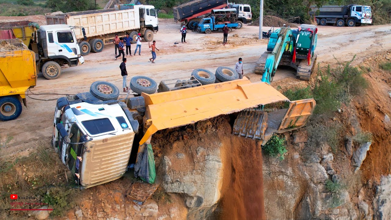 Seriously​ This Failure!! Incredible 25t Dumper Over Land And Skills Operator Excavator Rescued Full