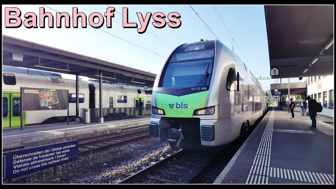 Postauto und Züge beim Bahnhof Lyss | Kanton Bern | Schweiz 2025