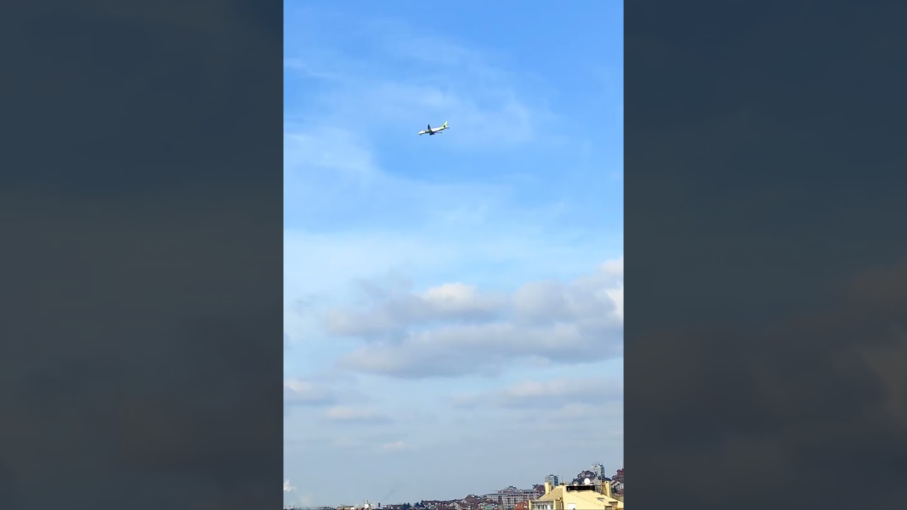 Airbus A220-300  awesome howl #airbaltic