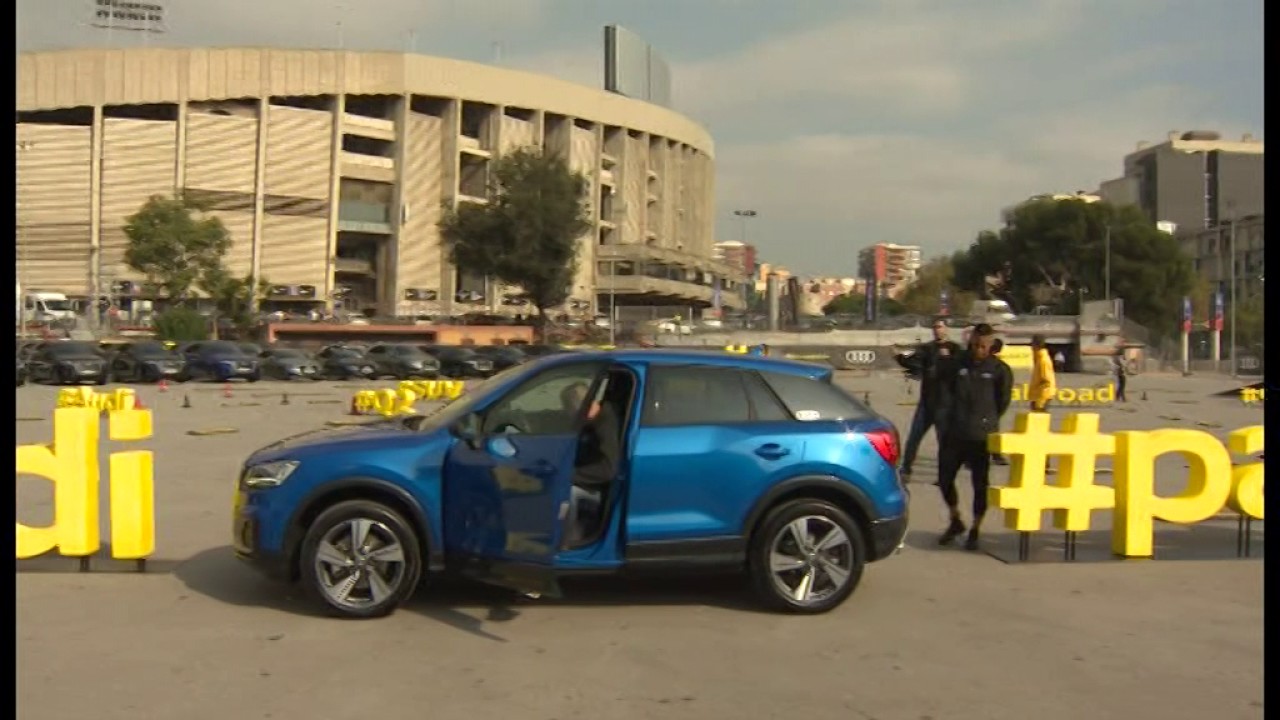 Los jugadores del FC Barcelona reciben sus Audi
