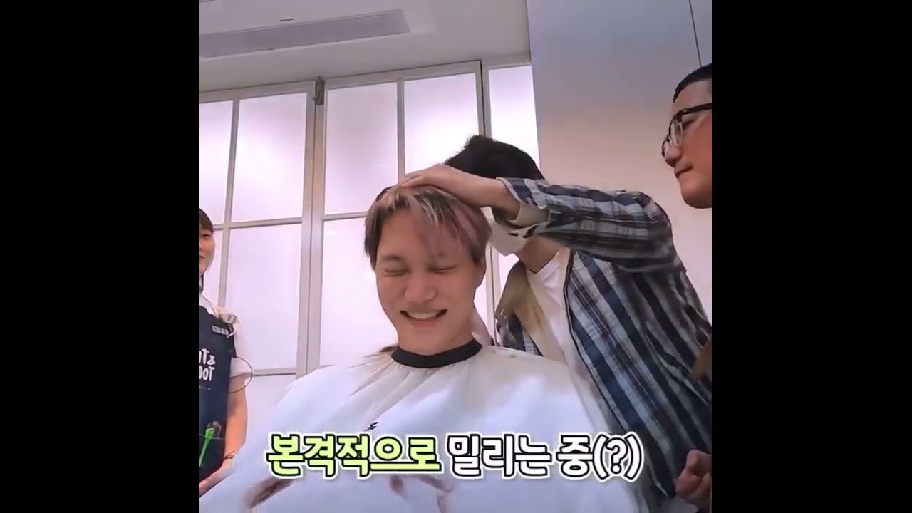Dad cuts his son's hair prior to enlistment&ldquo;junmyeon didn&rsquo;t leave Jongin and he did that for him