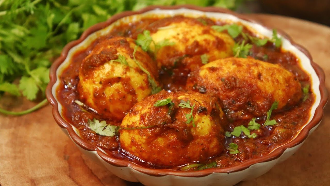 ডিম কষা তো অনেকবার বানিয়েছেন তবে এই রেসিপিটা একবার বানিয়ে ফেলুন স্বাদ মুখে লেগে থাকবে
