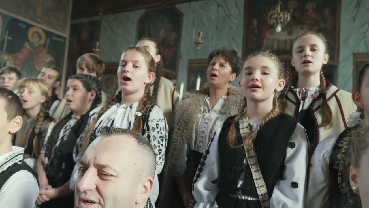 Junii Hălmagiului – Coborât-a, coborât