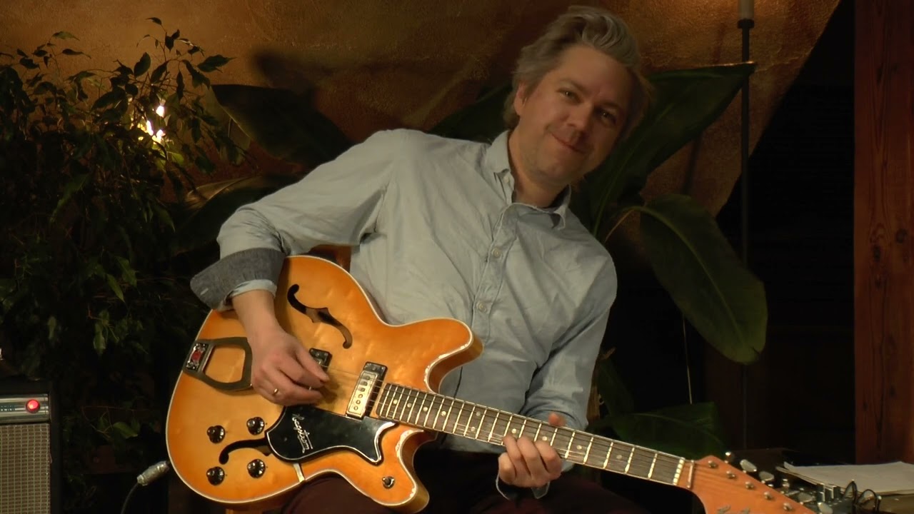 Hagstrom Viking from 1967 presented by Vintage Guitar Oldenburg and Tobias Hoffmann.