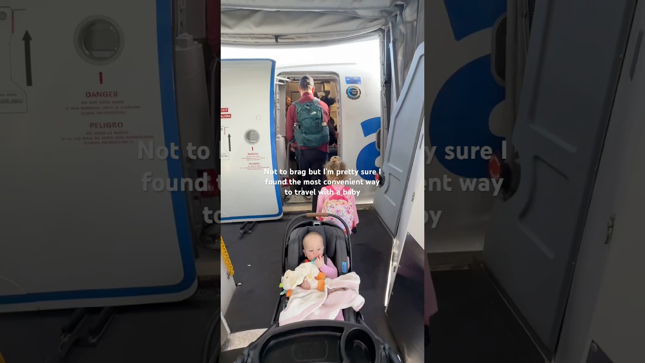 This stroller car seat combo makes travel day with baby so easy! 🔗  