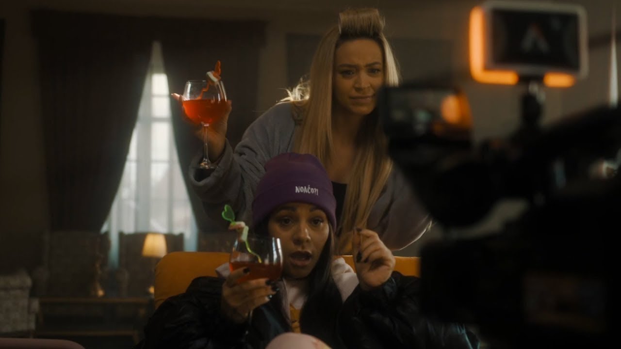 Dominika Mirgov&aacute; ft. Tina - Noačo?! text