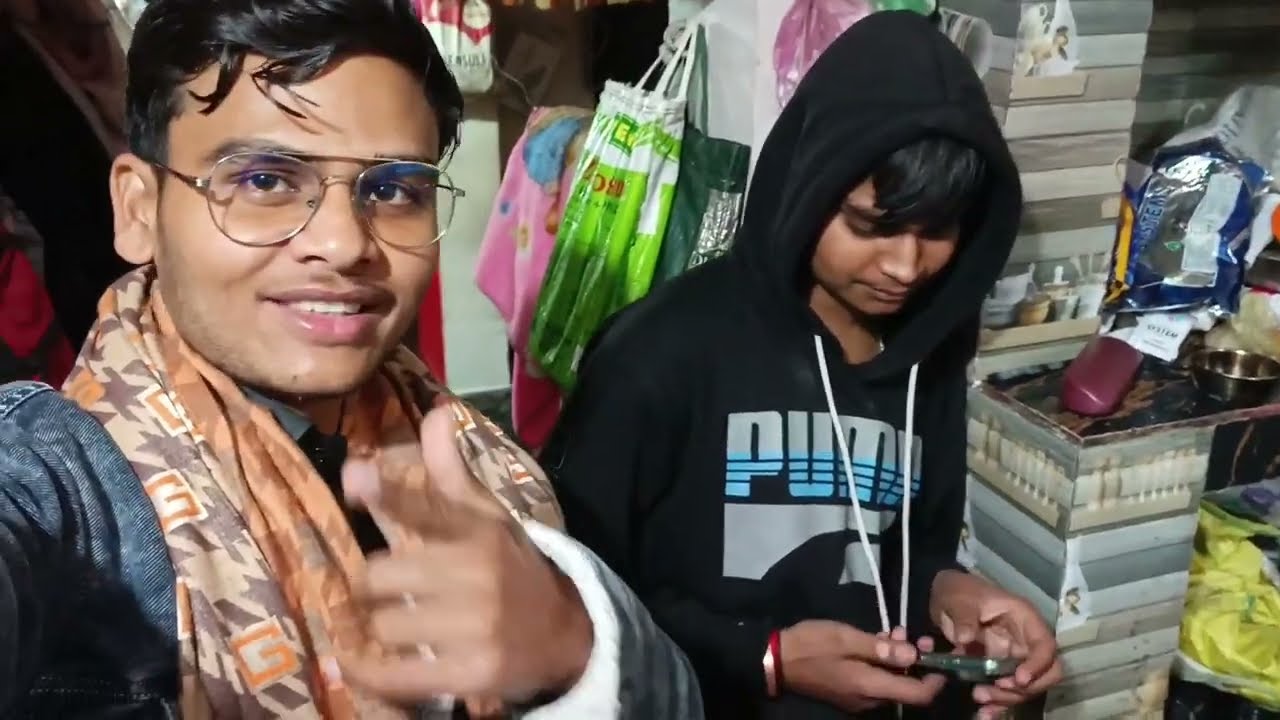 आज अपने दुकान पर साड़ी और सूट का नय लोट खोला है🏹😍