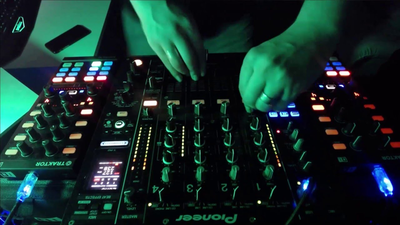 Tom Tronic -BEAT ROOM- Techno Set March 2016