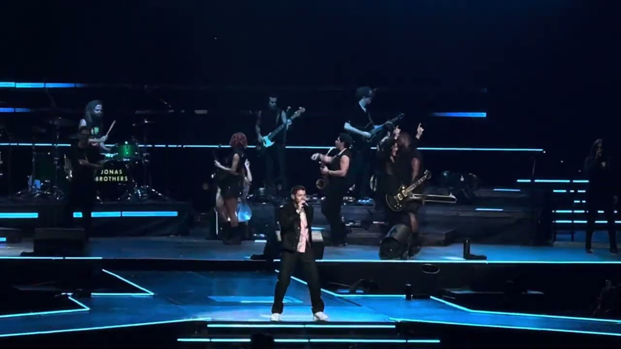 Jonas Brothers - Intro/Celebrate! Live in London 17/09/24