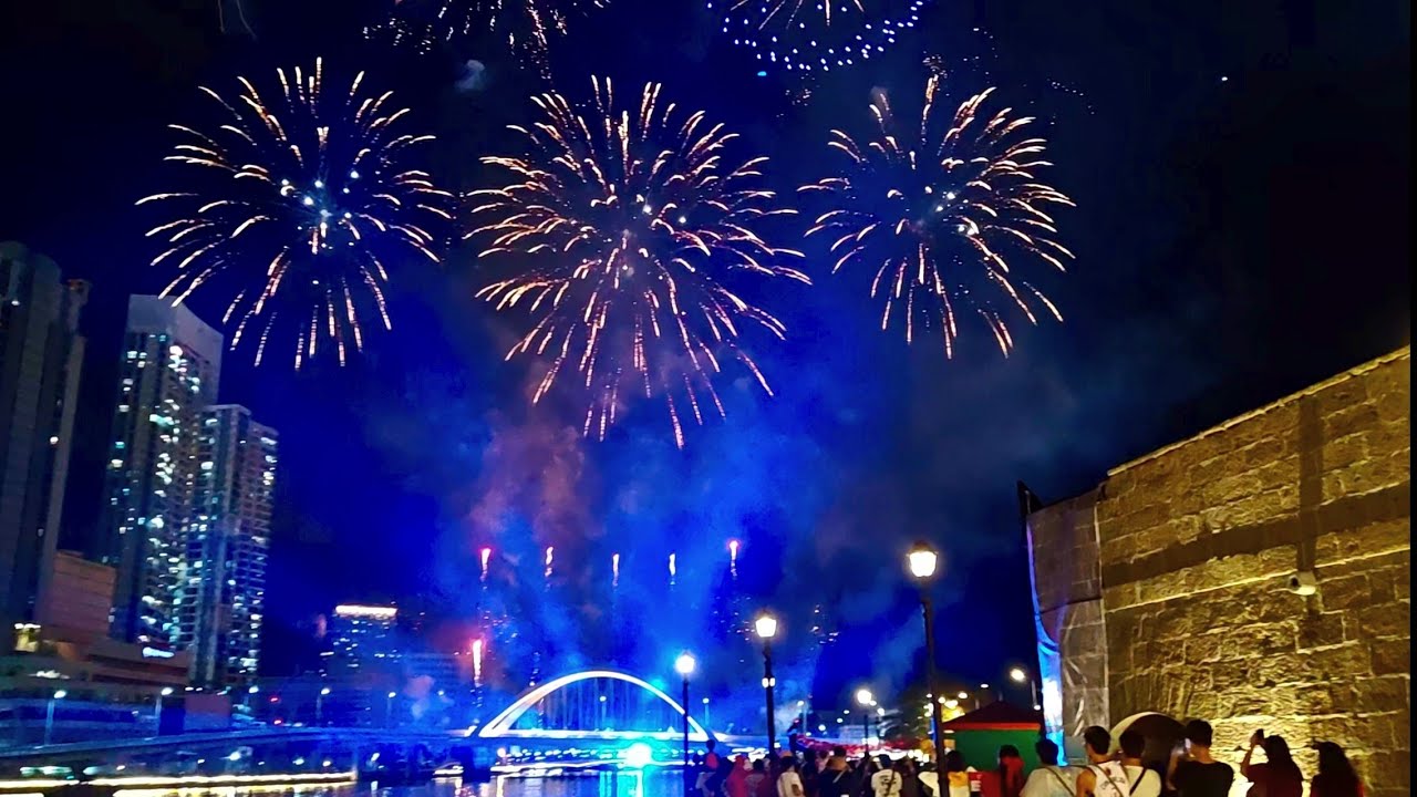 Awesome amazing Chinese New year fireworks and drone display in Binondo Intramuros bridge 