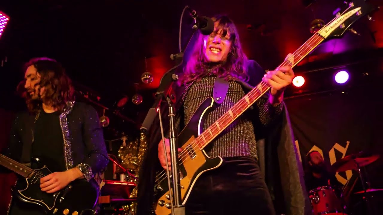 Hällas - Strider / Carry On Live (8K)