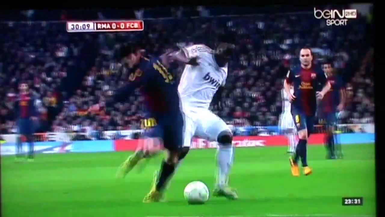 Michael Essien vs Lionel Messi (Duel)